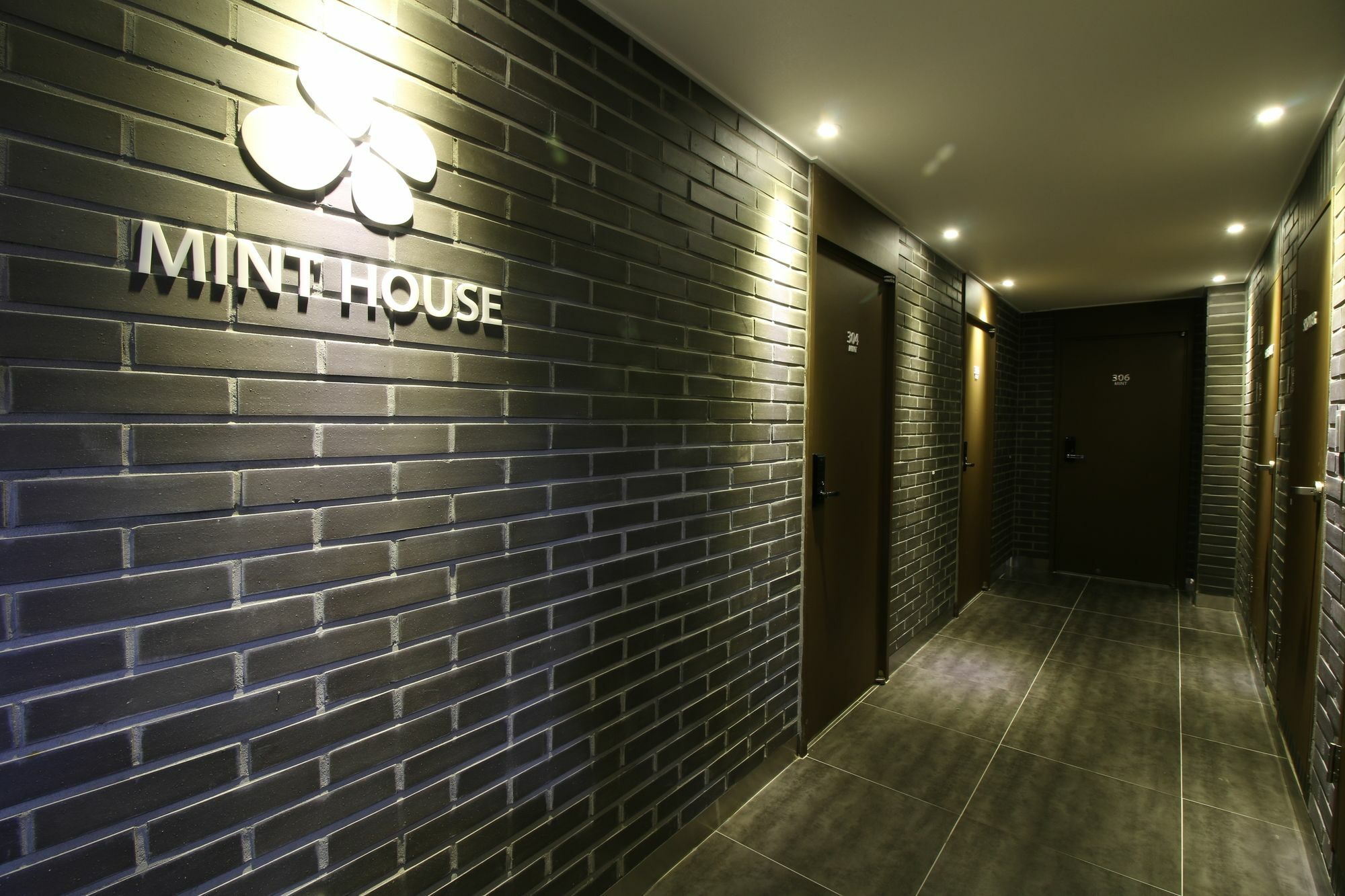 Hotel Mint House - Female Only Busan Exterior foto